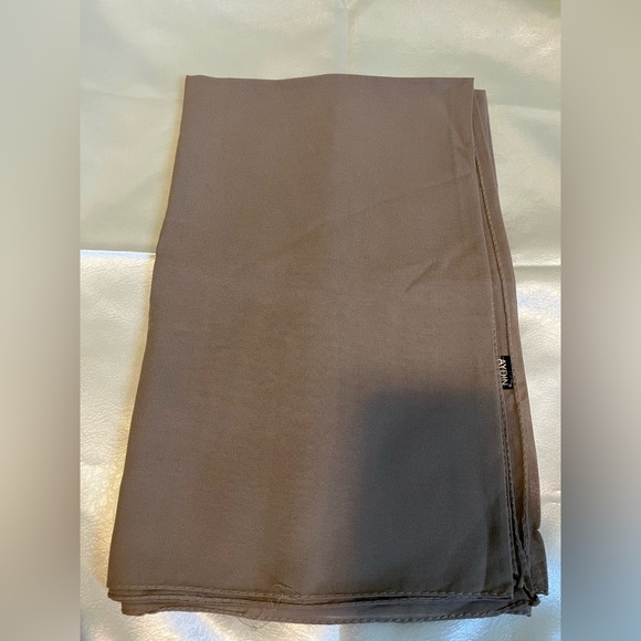 3 Hijabs but you want use scarf, never used, clean and so soft - Picture 6 of 7